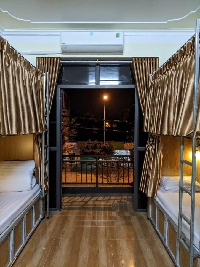 Train Station Backpackers Hostel Нин Бин Екстериор снимка