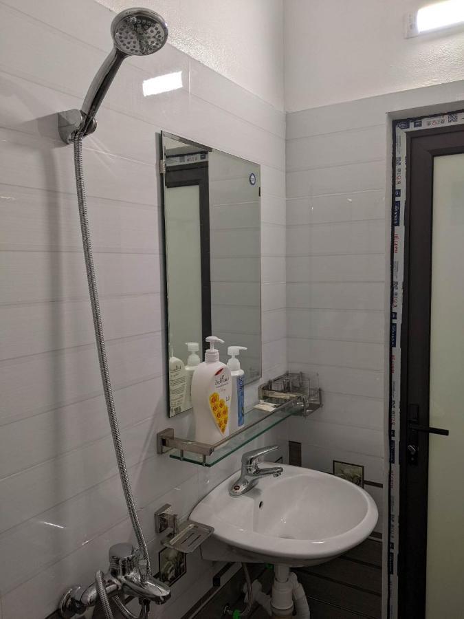 Train Station Backpackers Hostel Нин Бин Екстериор снимка